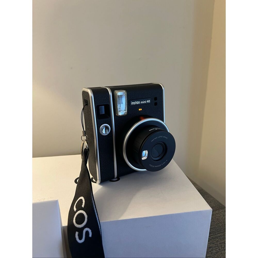 Fujifilm Instax Mini 40 Instant Camera Black Retro Style w/ Box & COS Strap